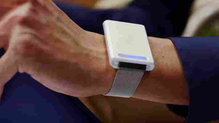 MIT students are selling a personal thermostat for your wrist